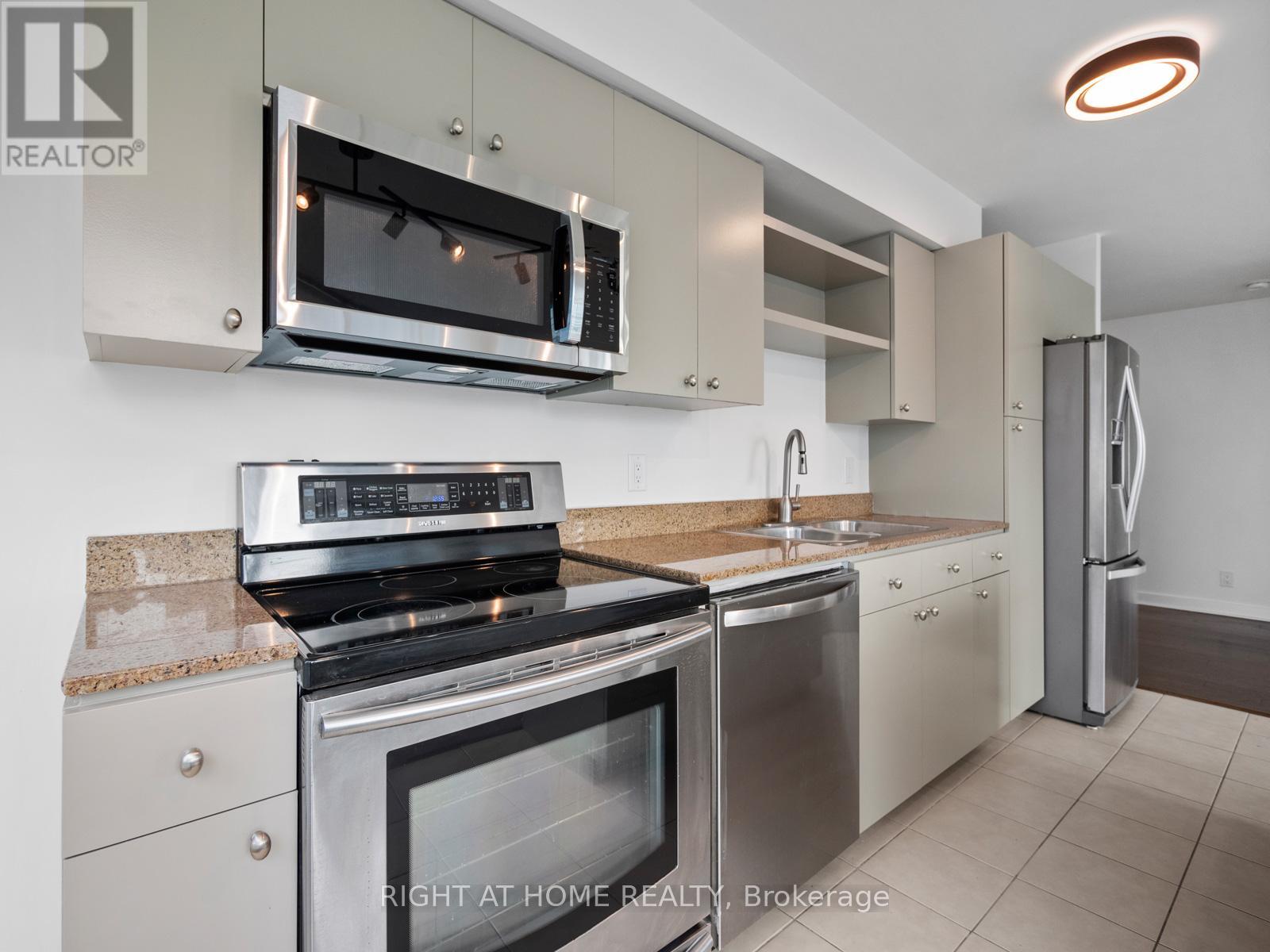 2903 - 373 Front St West Street, Toronto (Waterfront Communities), Ontario  M5V 3R7 - Photo 23 - C12784382