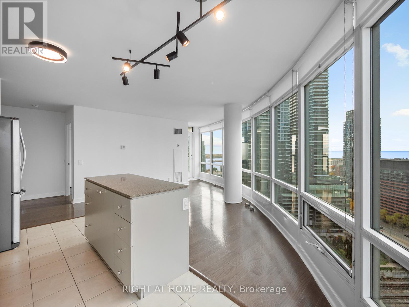 2903 - 373 Front St West Street, Toronto (Waterfront Communities), Ontario  M5V 3R7 - Photo 24 - C12784382