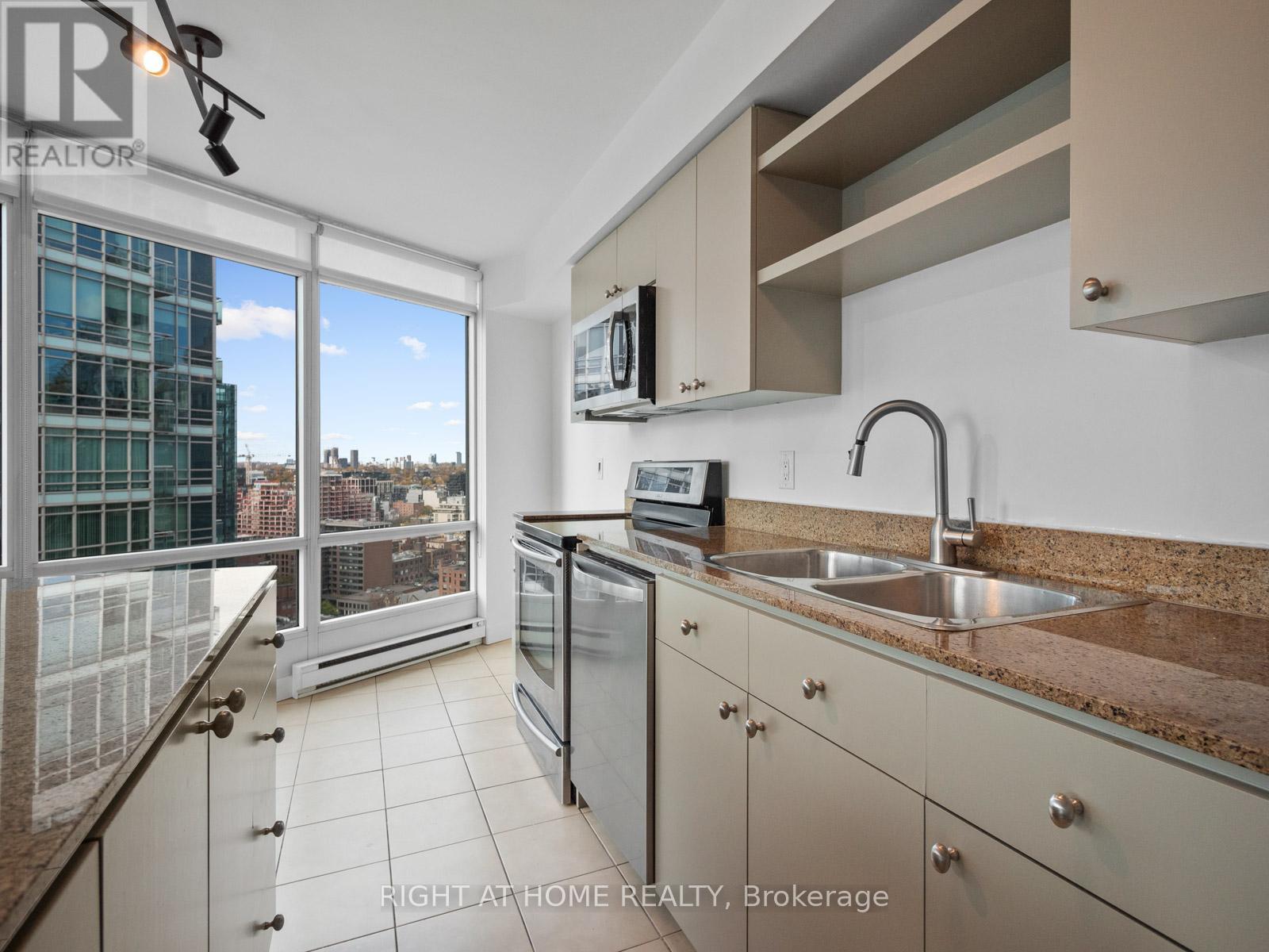 2903 - 373 Front St West Street, Toronto (Waterfront Communities), Ontario  M5V 3R7 - Photo 25 - C12784382