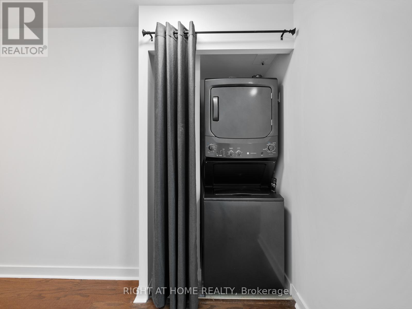 2903 - 373 Front St West Street, Toronto (Waterfront Communities), Ontario  M5V 3R7 - Photo 34 - C12784382