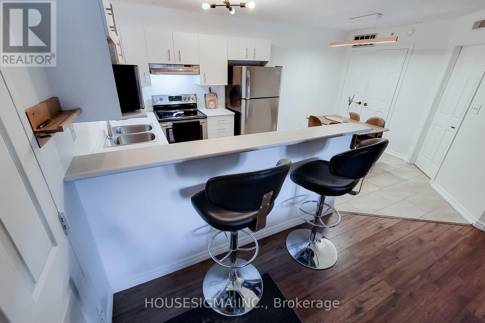 204 - 4003 Kilmer Drive, Burlington, Ontario  L7M 4M1 - Photo 6 - W12779972