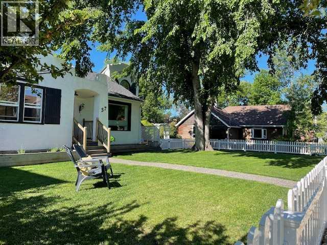 37 Elma Street W, Okotoks, Alberta  T1S 1J7 - Photo 3 - A2285867