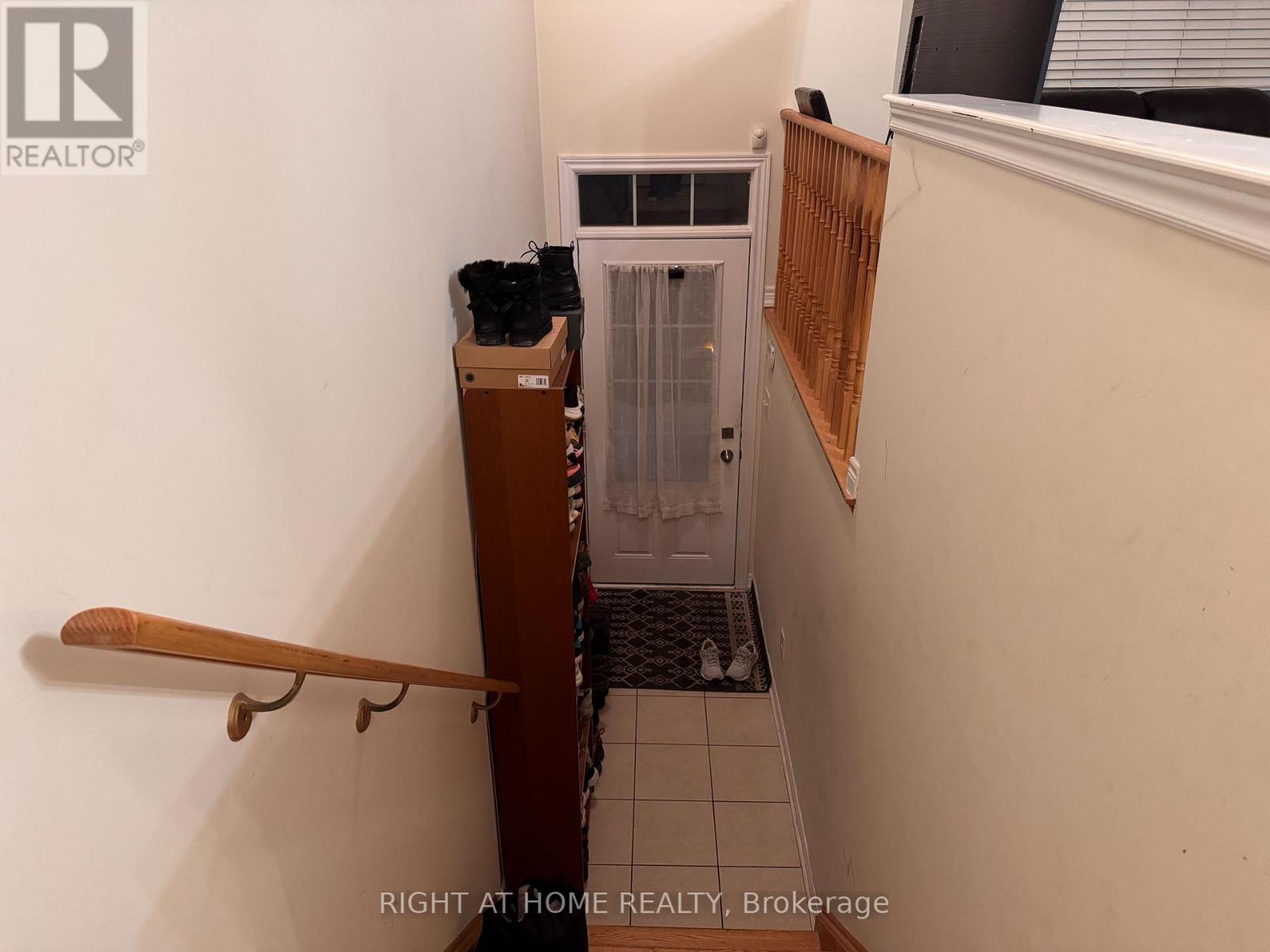 1433 Granrock Crescent, Mississauga (East Credit), Ontario  L5V 0E1 - Photo 3 - W12784366