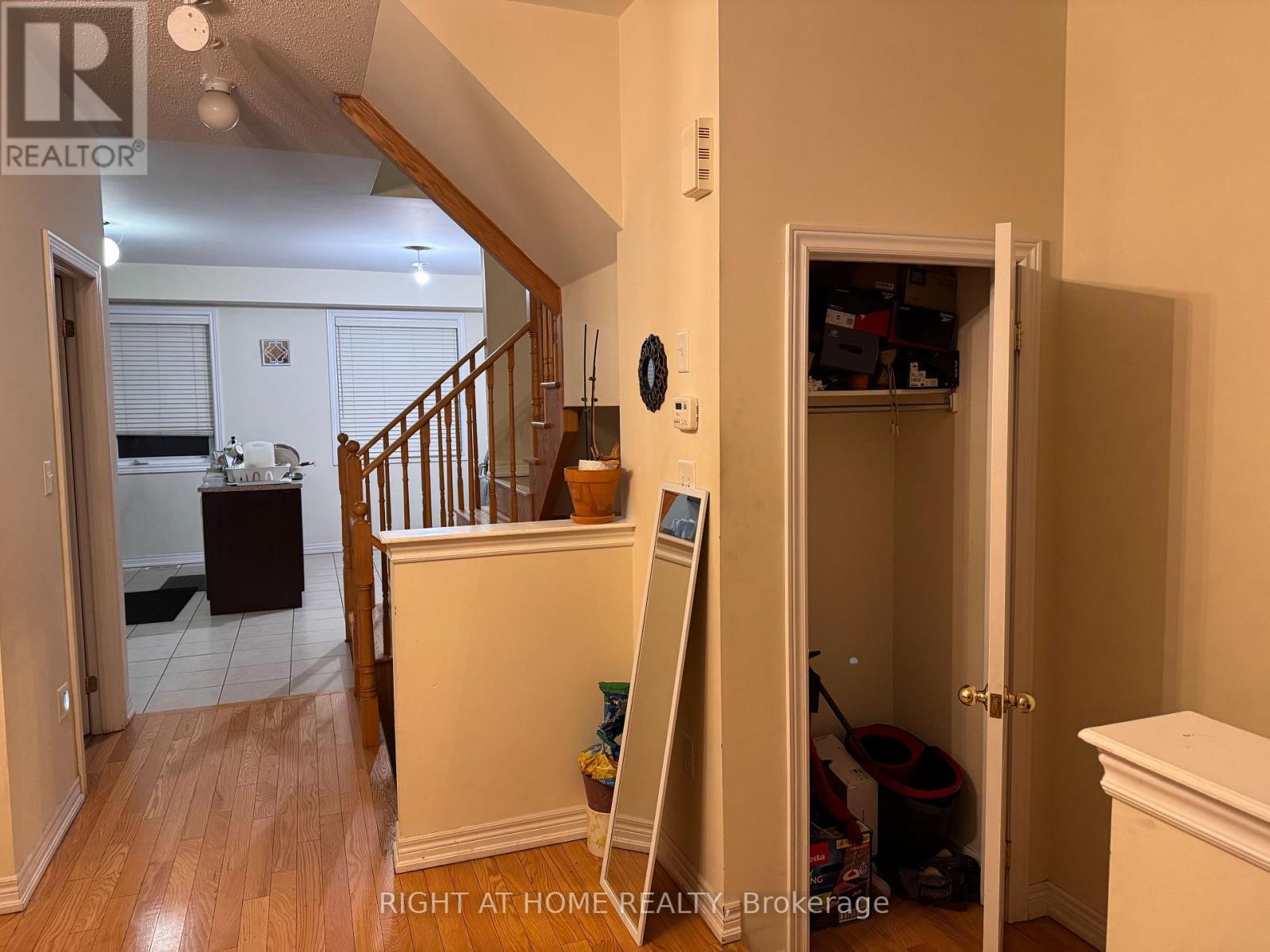 1433 Granrock Crescent, Mississauga (East Credit), Ontario  L5V 0E1 - Photo 4 - W12784366