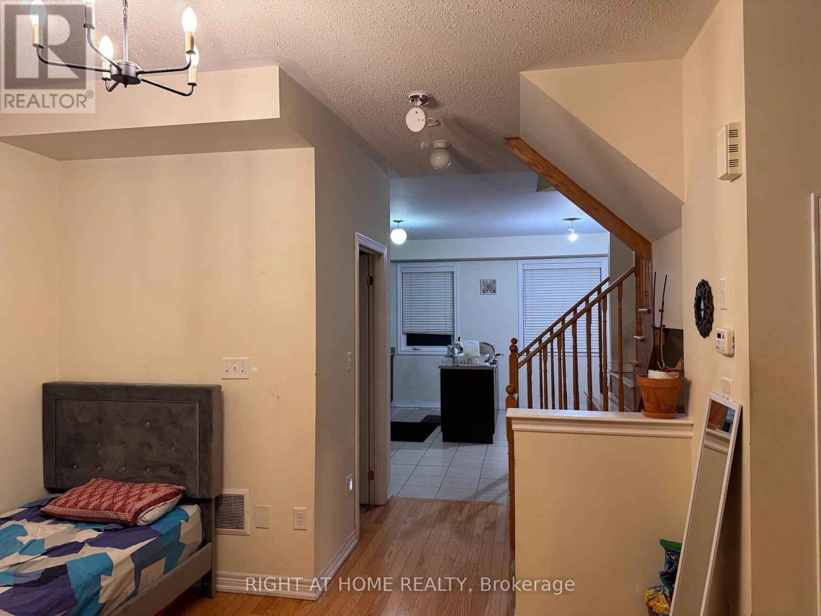 1433 Granrock Crescent, Mississauga (East Credit), Ontario  L5V 0E1 - Photo 5 - W12784366