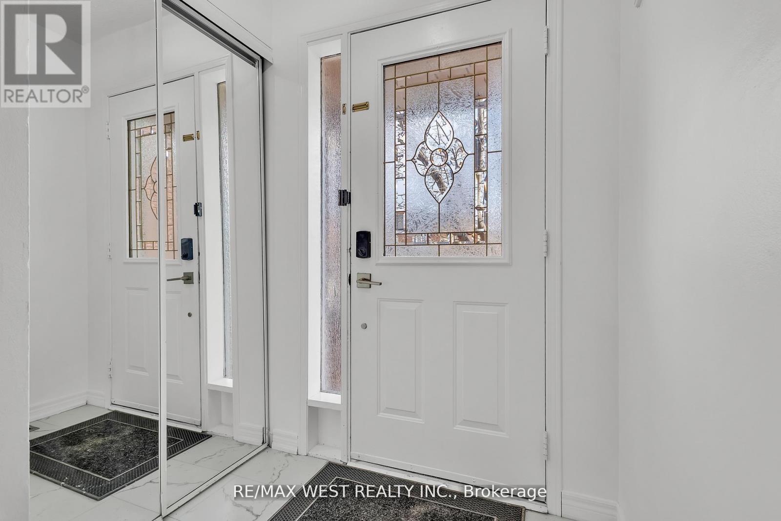 3865 Allcroft Road, Mississauga, Ontario  L5N 7E3 - Photo 5 - W12784374