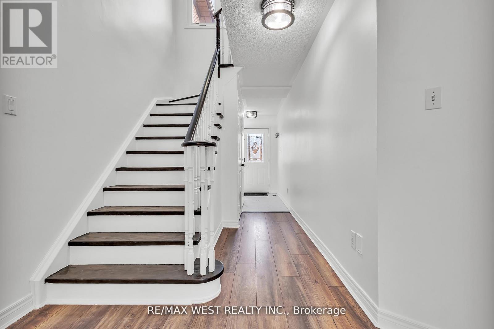 3865 Allcroft Road, Mississauga, Ontario  L5N 7E3 - Photo 6 - W12784374