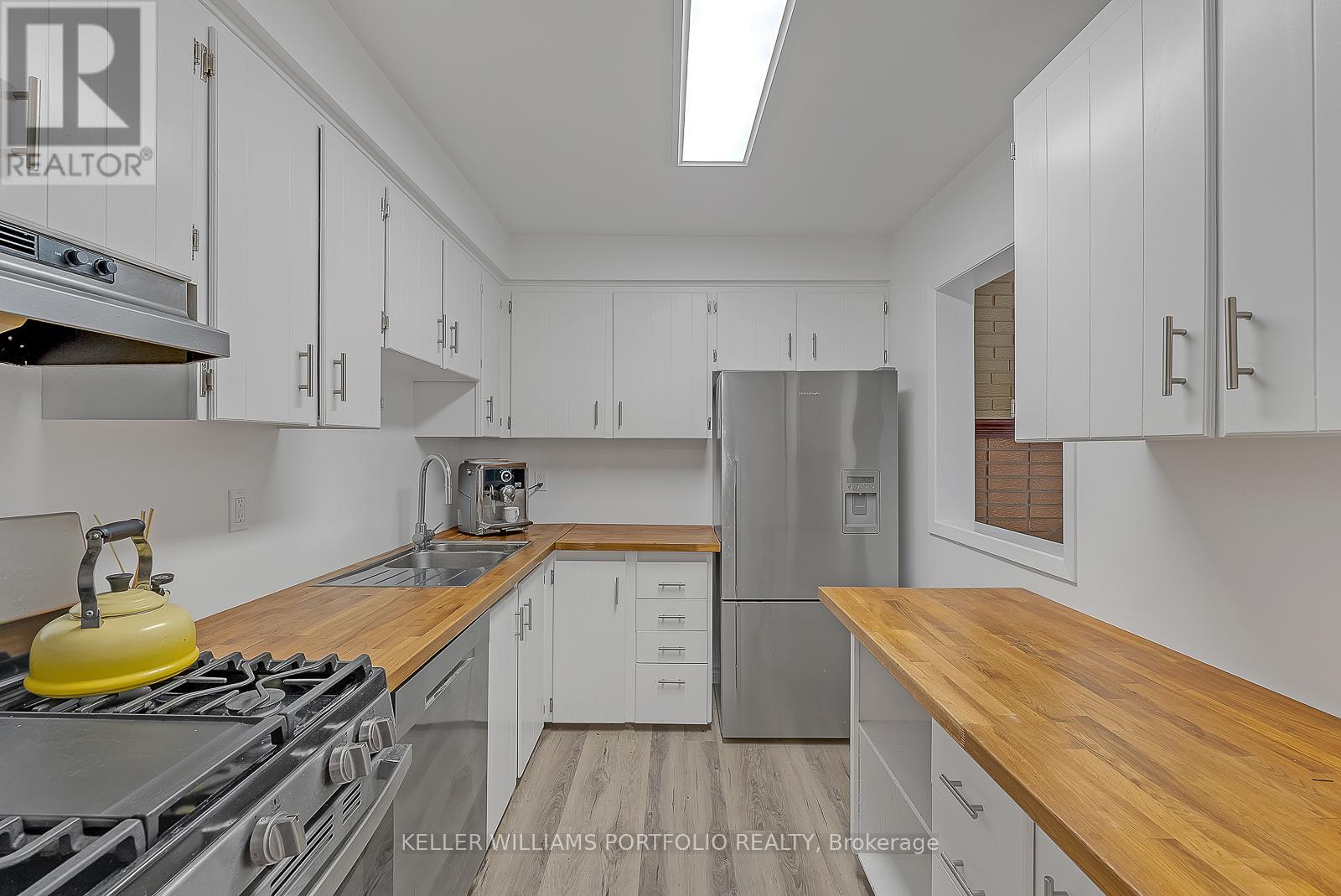 7 - 1387 Royal York Road, Toronto (Edenbridge-Humber Valley), Ontario  M9A 4Y9 - Photo 11 - W12784394