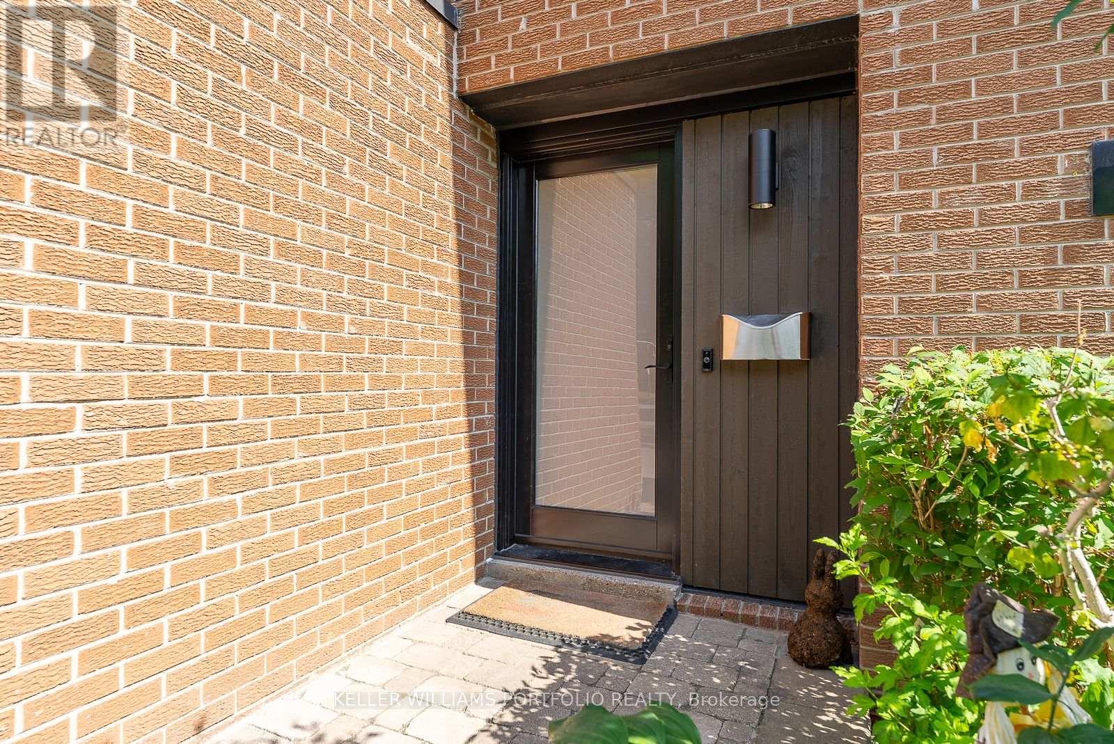 7 - 1387 Royal York Road, Toronto (Edenbridge-Humber Valley), Ontario  M9A 4Y9 - Photo 2 - W12784394