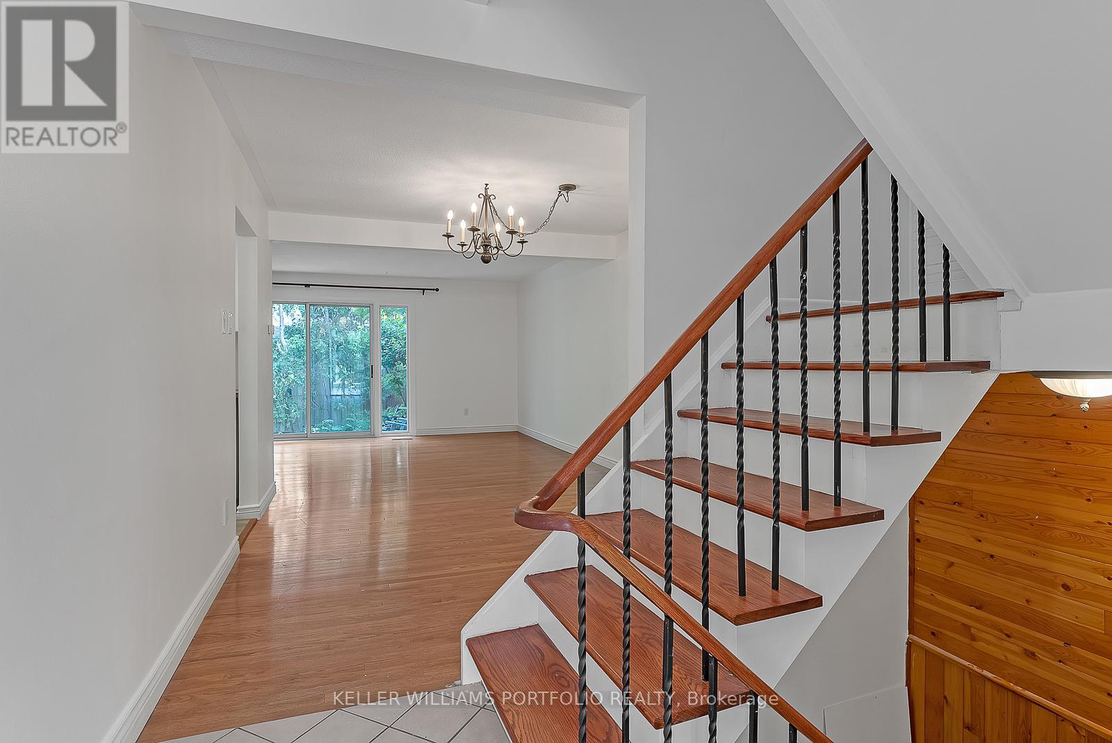 7 - 1387 Royal York Road, Toronto (Edenbridge-Humber Valley), Ontario  M9A 4Y9 - Photo 3 - W12784394