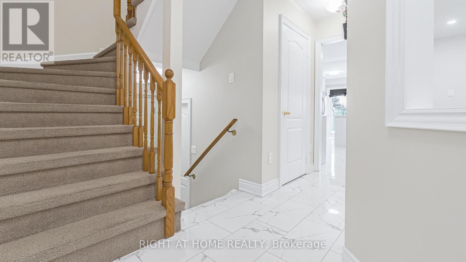 253 Fernforest Drive, Brampton, Ontario  L6R 1E1 - Photo 8 - W12784408