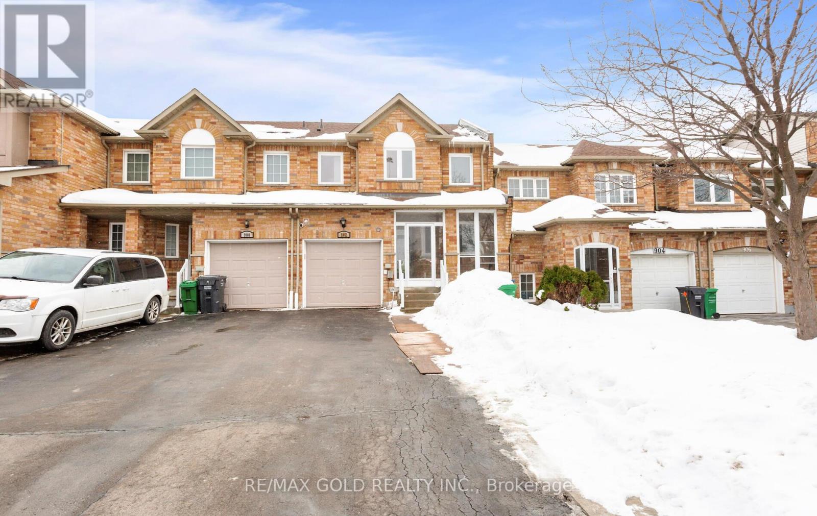 902 Delgado Drive, Mississauga, Ontario  L5V 2S4 - Photo 2 - W12784426