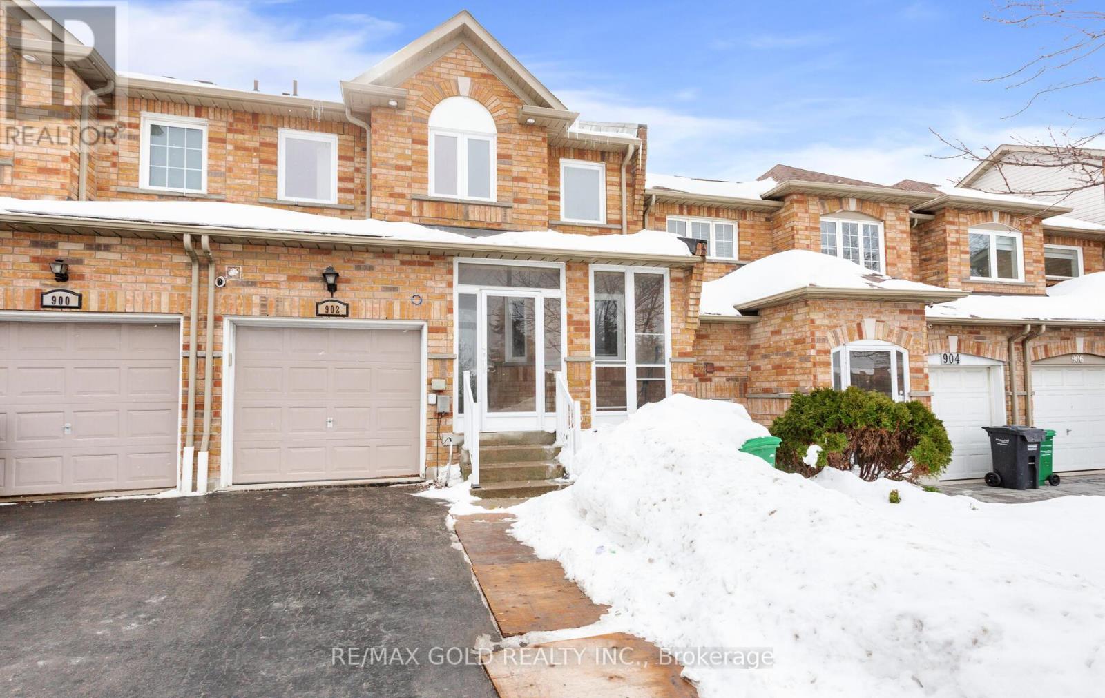 902 Delgado Drive, Mississauga, Ontario  L5V 2S4 - Photo 3 - W12784426