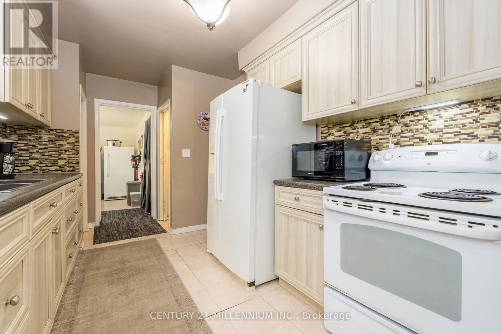 9 Crestview Avenue, Brampton, Ontario  L6W 2R7 - Photo 10 - W12784442