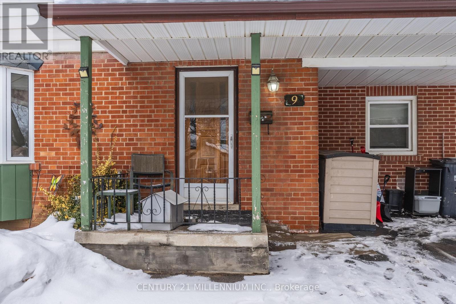 9 Crestview Avenue, Brampton, Ontario  L6W 2R7 - Photo 3 - W12784442