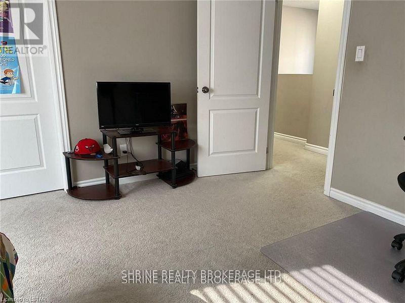 1157 Medway Park Drive, London North, Ontario  N6G 0L4 - Photo 12 - X12784276