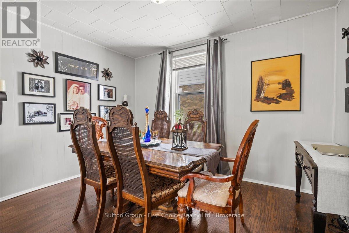 369 11th Avenue, Hanover, Ontario  N4N 2R6 - Photo 12 - X12784642