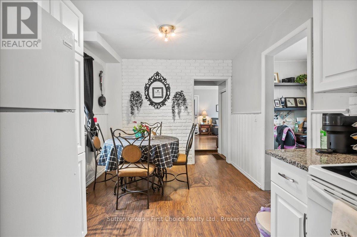 369 11th Avenue, Hanover, Ontario  N4N 2R6 - Photo 14 - X12784642