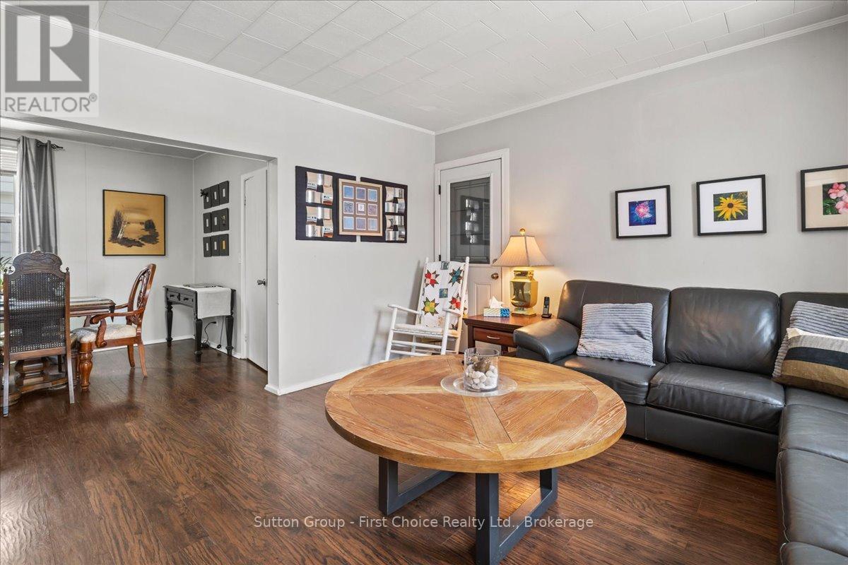 369 11th Avenue, Hanover, Ontario  N4N 2R6 - Photo 15 - X12784642