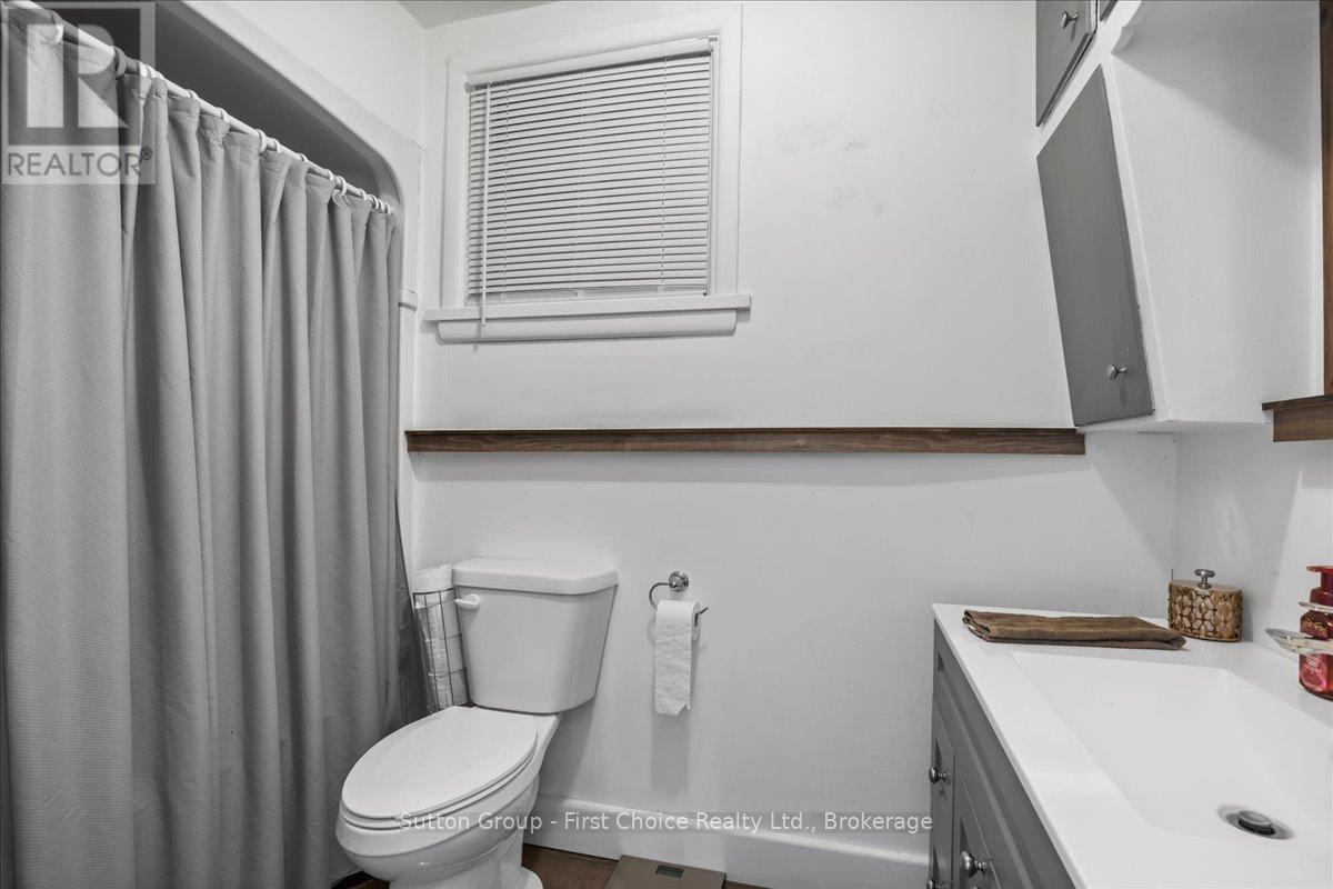 369 11th Avenue, Hanover, Ontario  N4N 2R6 - Photo 17 - X12784642