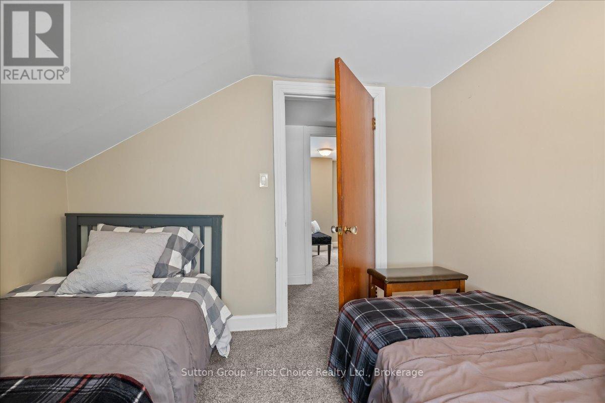 369 11th Avenue, Hanover, Ontario  N4N 2R6 - Photo 27 - X12784642