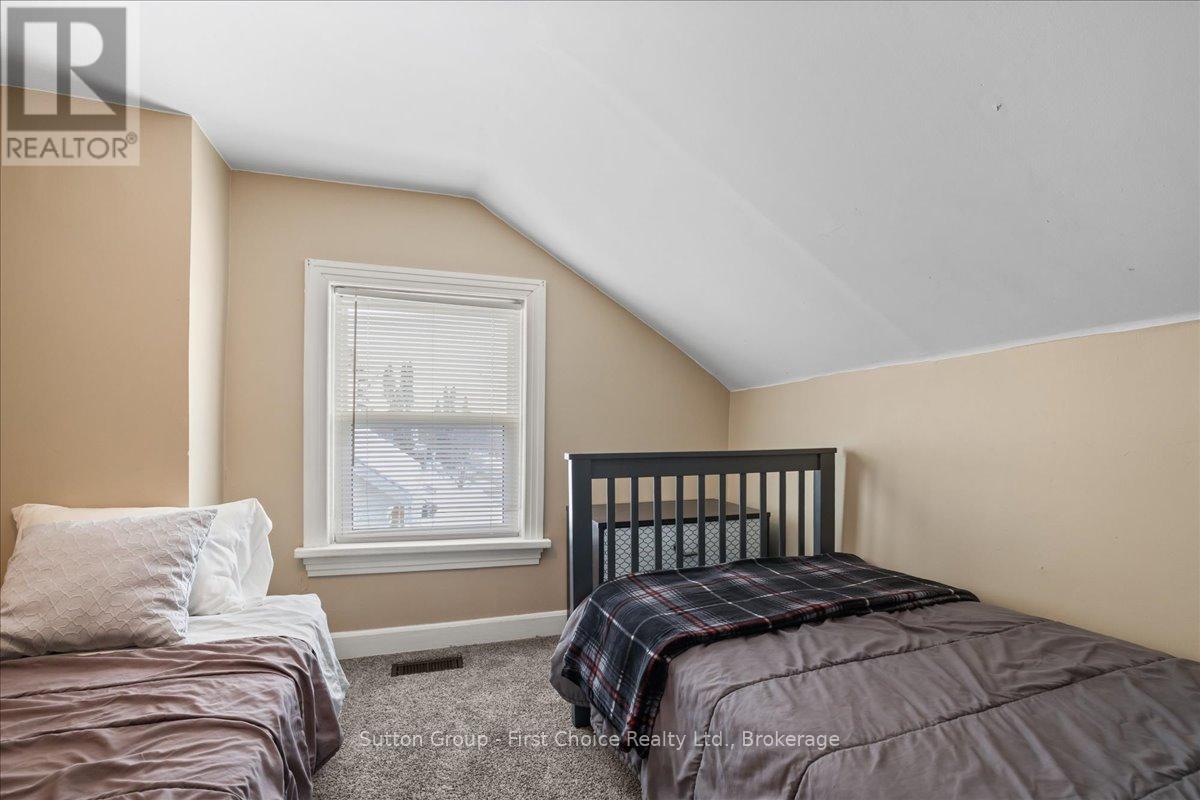 369 11th Avenue, Hanover, Ontario  N4N 2R6 - Photo 28 - X12784642