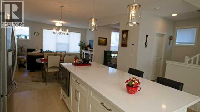 819 Shawnee Terrace Sw, Calgary, Alberta  T2Y 0T4 - Photo 2 - A2279331