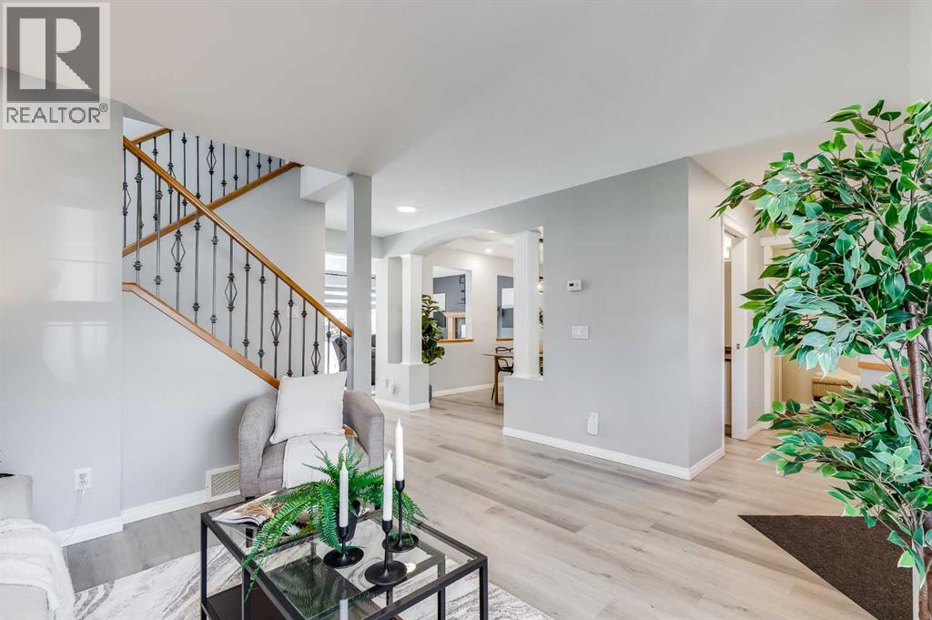 208 Fairways Bay Nw, Airdrie, Alberta  T4B 2P5 - Photo 3 - A2282573