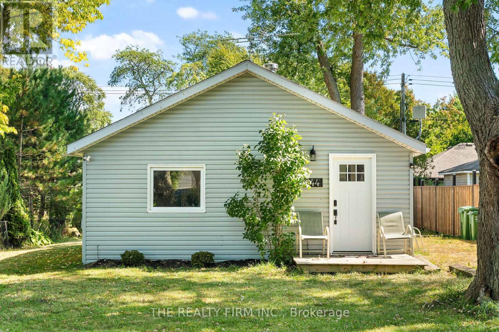 144 Lincoln Court, Essex, Ontario  N0R 1G0 - Photo 1 - X12784656