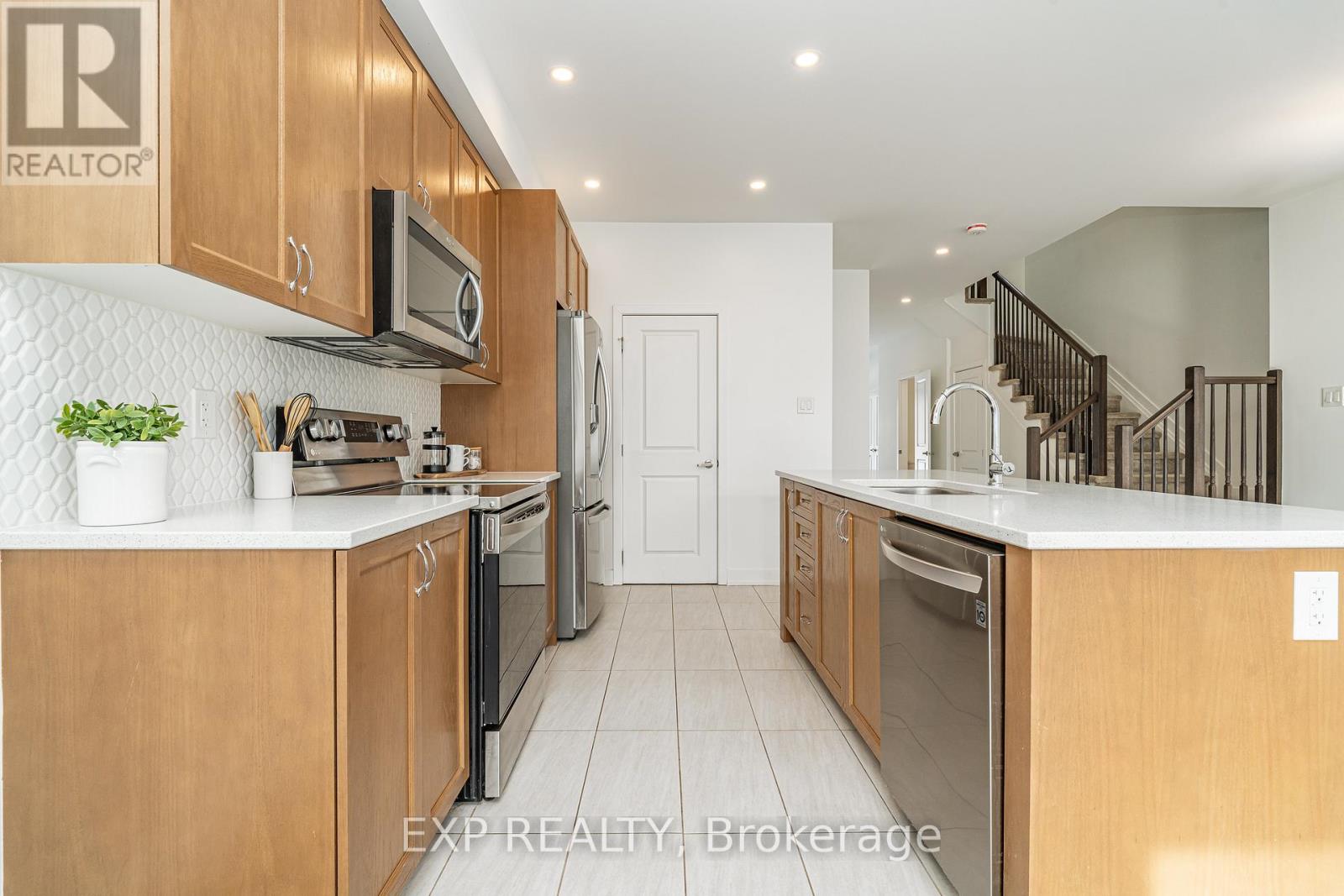 914 Alvarez Lane, Ottawa, Ontario  K1T 0W2 - Photo 12 - X12784468