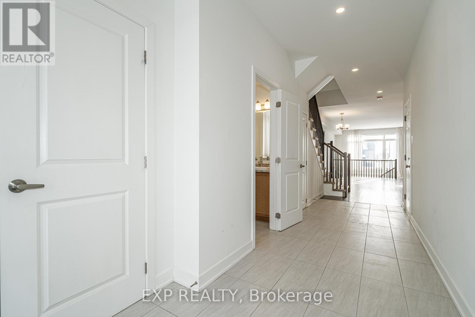 914 Alvarez Lane, Ottawa, Ontario  K1T 0W2 - Photo 3 - X12784468