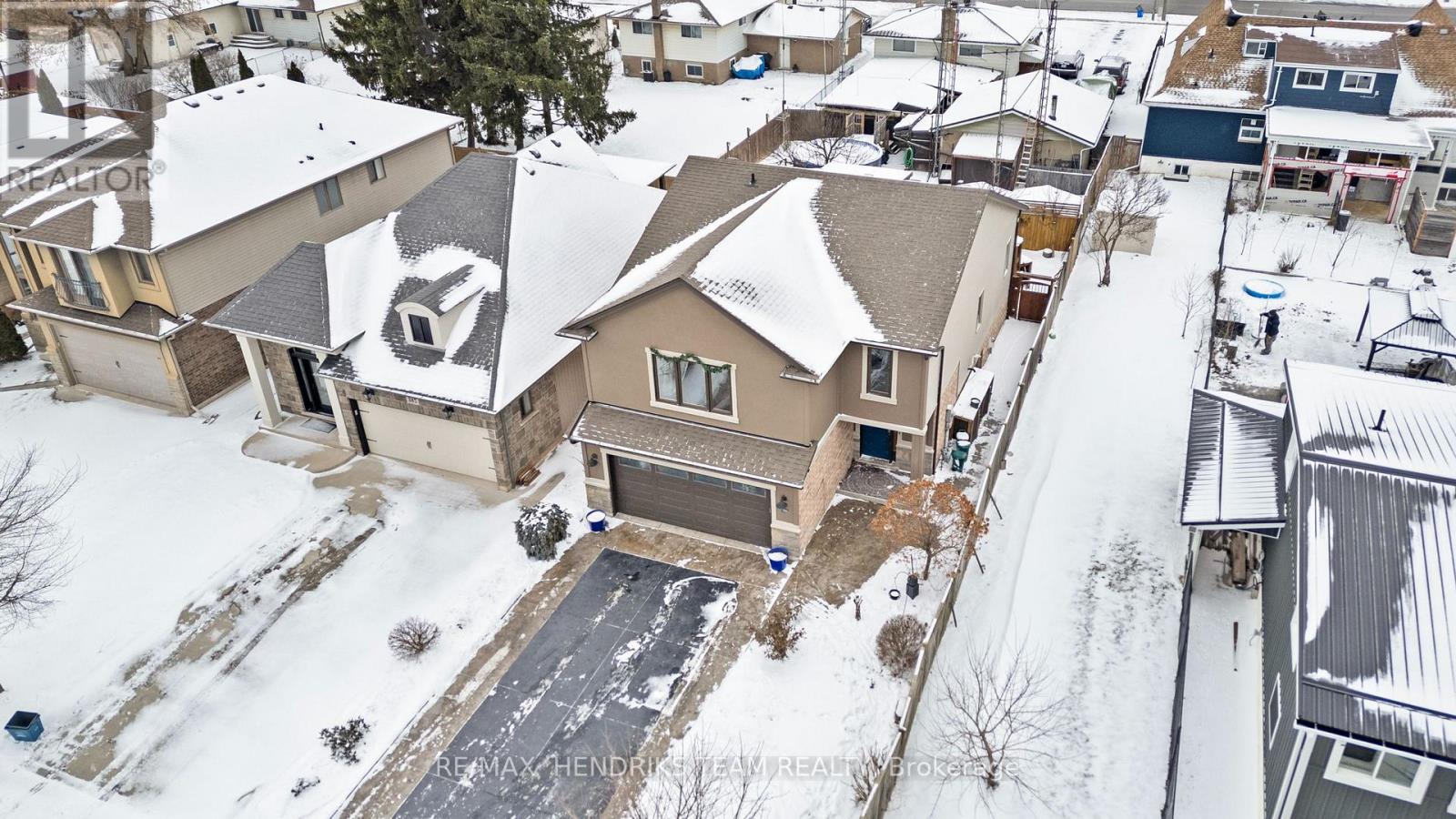 379 Michael Drive, Welland, Ontario  L3C 0A5 - Photo 2 - X12784646