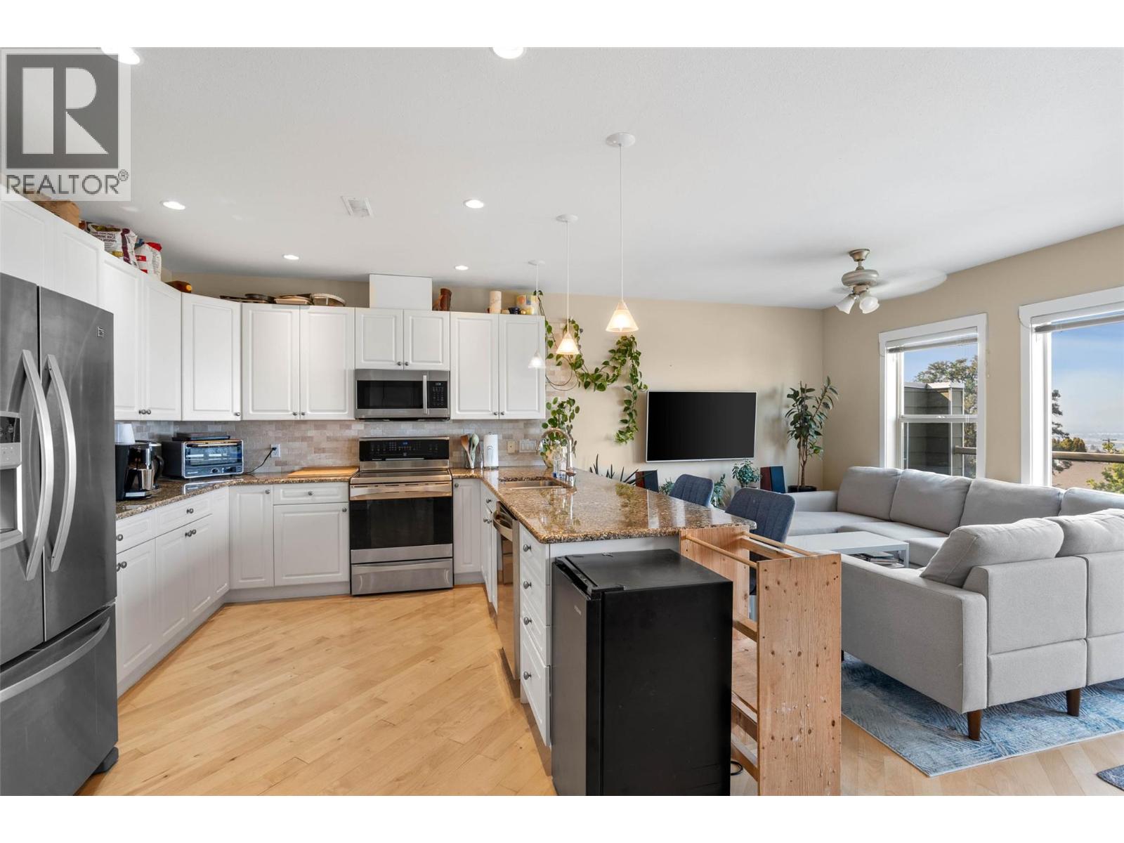 445 DALGLEISH Drive Unit# 10, Kamloops, British Columbia