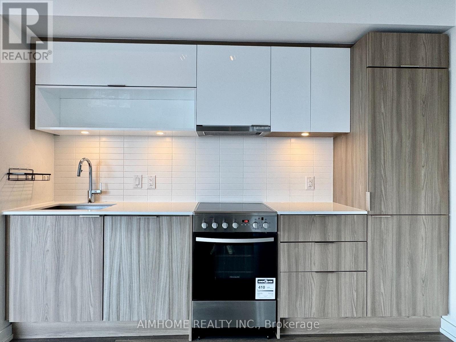 704 - 159 Wellesley Street E, Toronto, Ontario  M4Y 0H5 - Photo 2 - C12784496