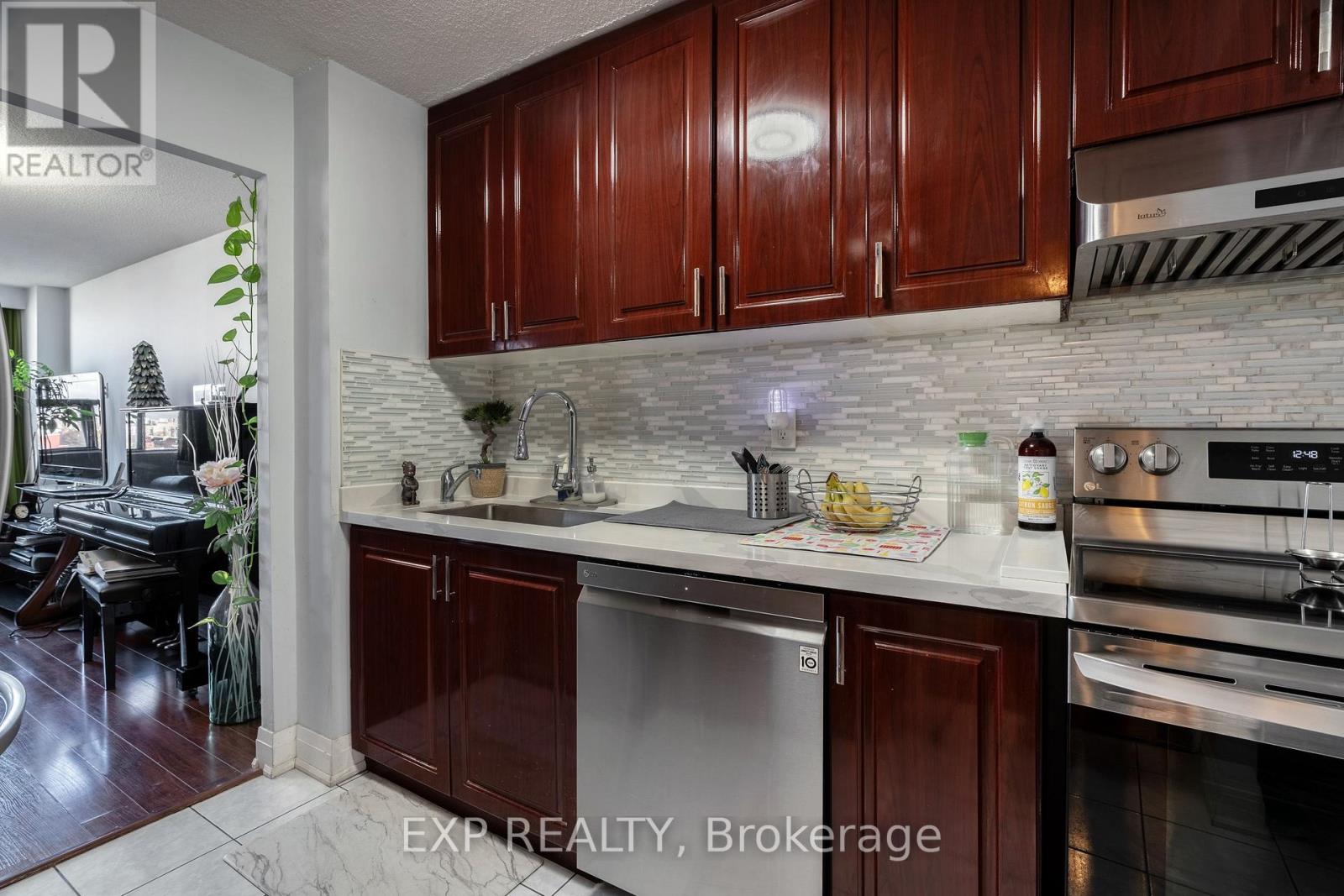 714 - 45 Sunrise Avenue, Toronto, Ontario  M4A 2S3 - Photo 4 - C12784574