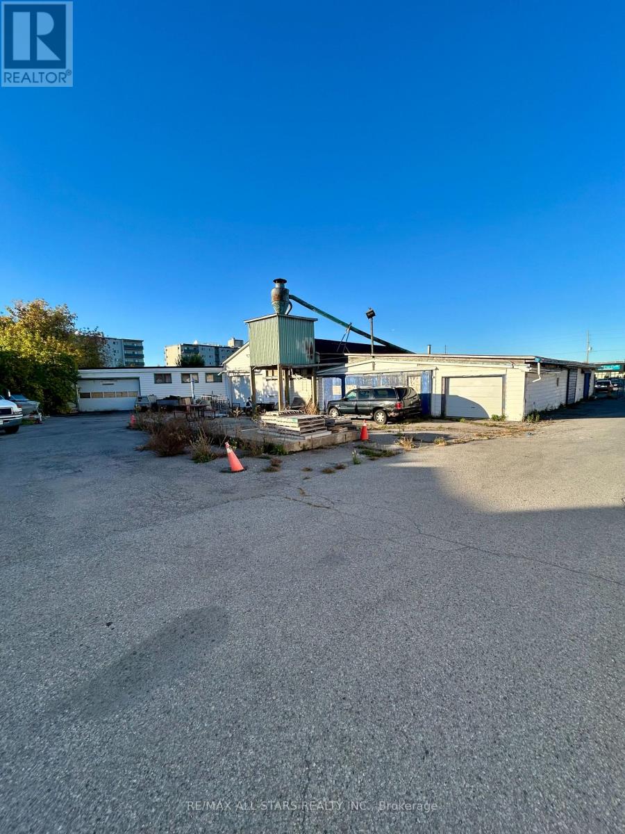 1279 Simcoe Street N, Oshawa (Centennial), Ontario  L1G 4X1 - Photo 2 - E12784476