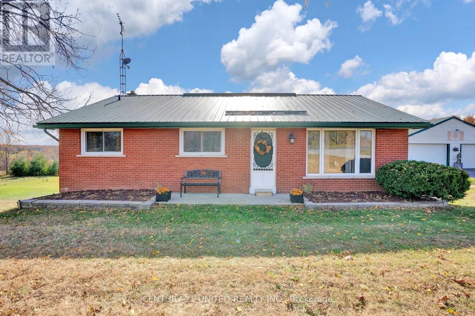 1976 Fish Lake Road, Prince Edward County (Sophiasburg Ward), Ontario  K0K 1W0 - Photo 1 - X12770870