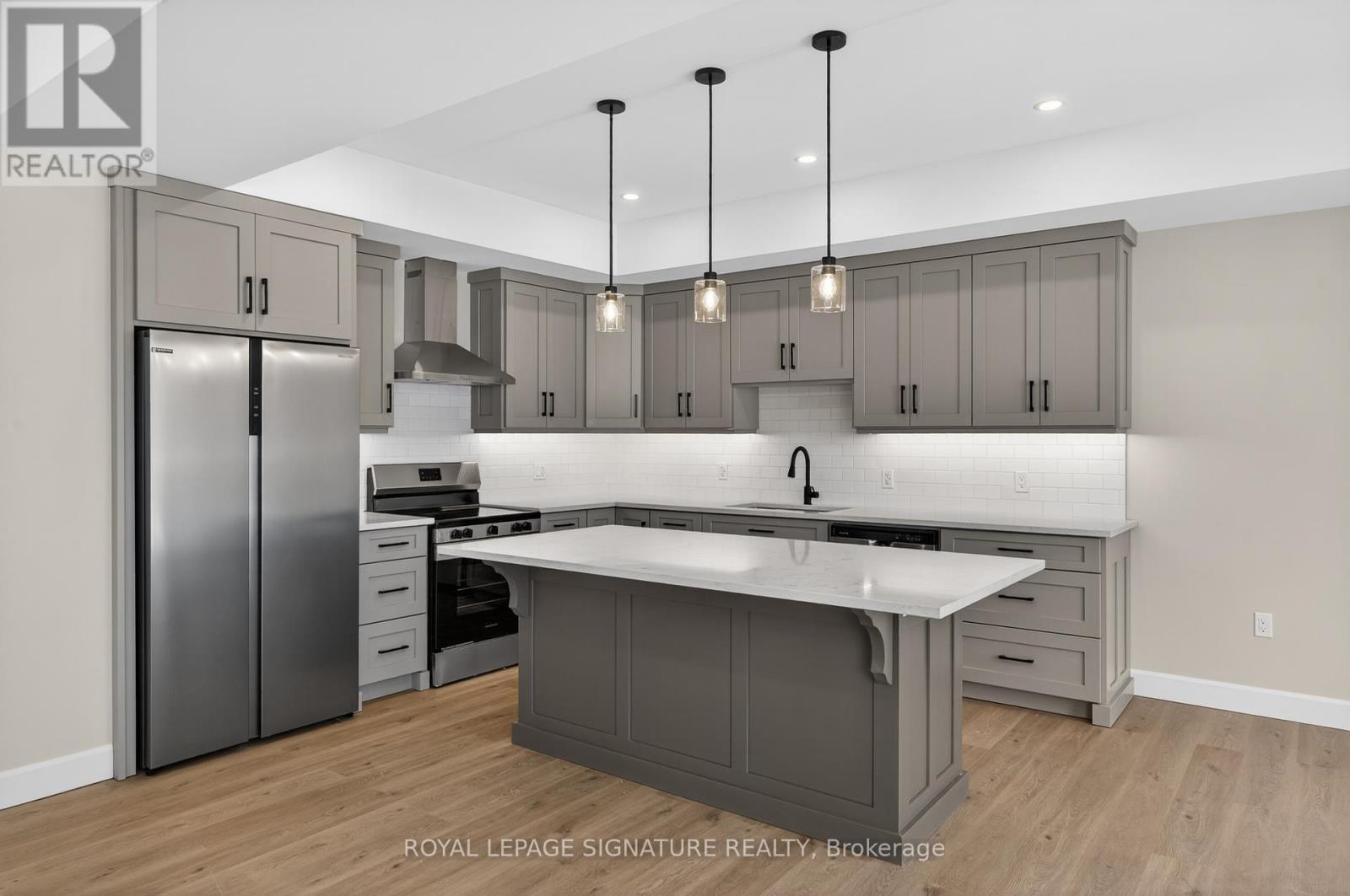 125a Sydenham Street, Essa (Angus), Ontario  L0M 1B0 - Photo 3 - N12784482