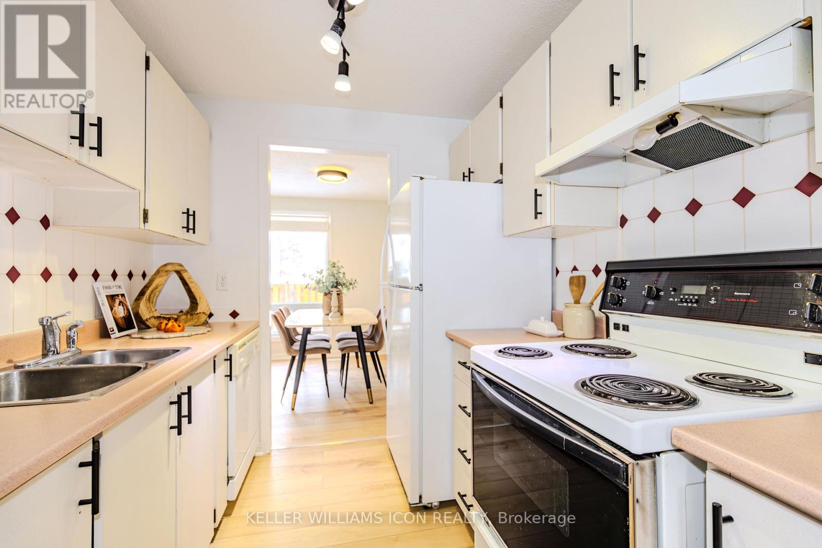 8 Sherway Drive, Ottawa, Ontario  K2J 1N3 - Photo 15 - X12734712