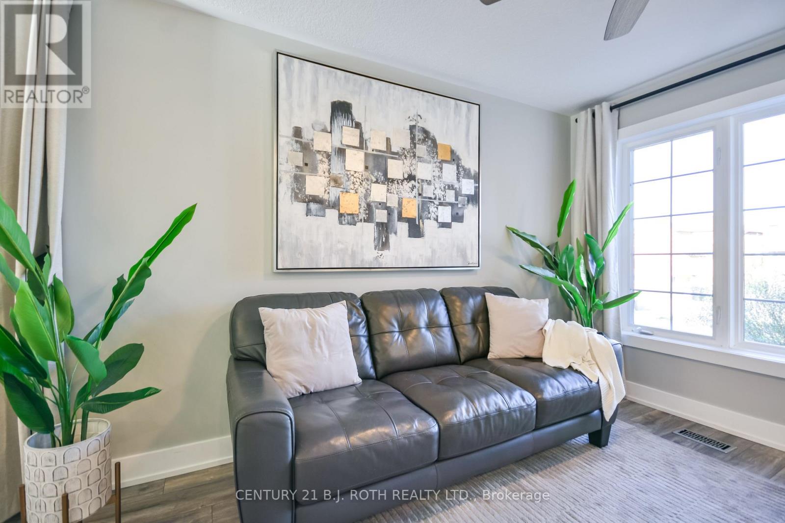 27 Claire Drive, Barrie (Painswick South), Ontario  L4N 5Y1 - Photo 5 - S12784664