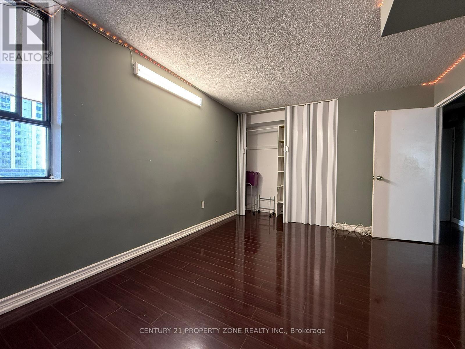 1405 - 4 Lisa Street, Brampton, Ontario  L6T 4B6 - Photo 4 - W12784464