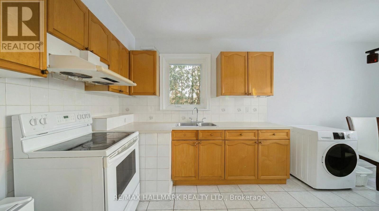 1 Tumpane Street, Toronto, Ontario  M3M 1L5 - Photo 10 - W12784498