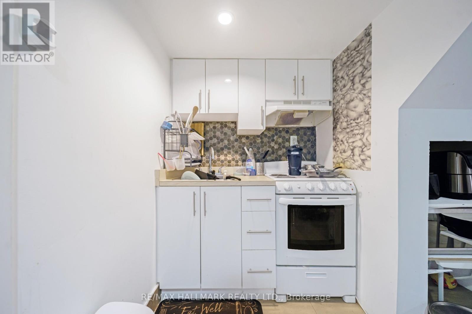 1 Tumpane Street, Toronto, Ontario  M3M 1L5 - Photo 17 - W12784498