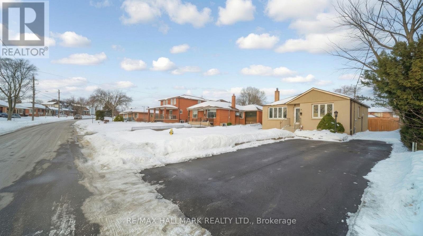 1 Tumpane Street, Toronto, Ontario  M3M 1L5 - Photo 4 - W12784498