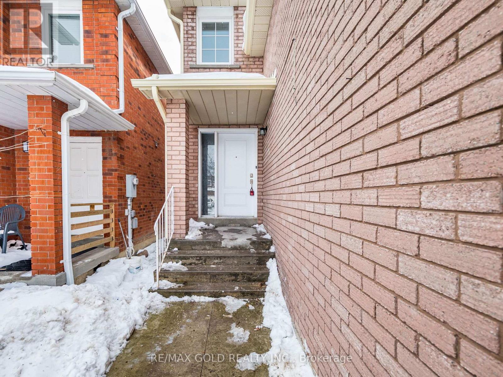 34 Daffodil Place, Brampton, Ontario  L6Y 3B6 - Photo 2 - W12784506