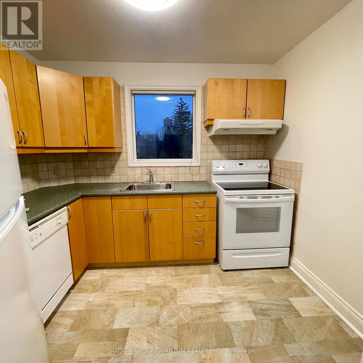 46 Woodlawn Avenue, Mississauga, Ontario  L5G 3K6 - Photo 16 - W12784522