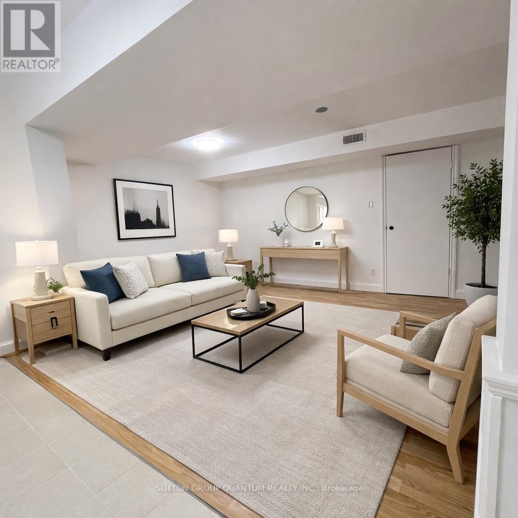 46 Woodlawn Avenue, Mississauga, Ontario  L5G 3K6 - Photo 17 - W12784522