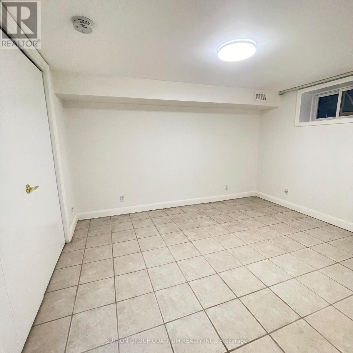 46 Woodlawn Avenue, Mississauga, Ontario  L5G 3K6 - Photo 20 - W12784522