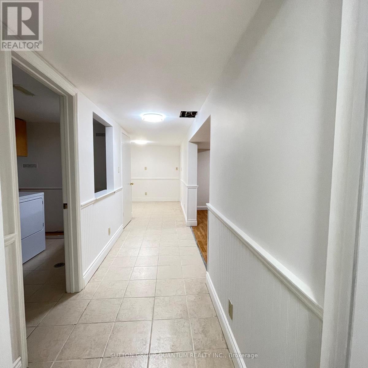 46 Woodlawn Avenue, Mississauga, Ontario  L5G 3K6 - Photo 21 - W12784522