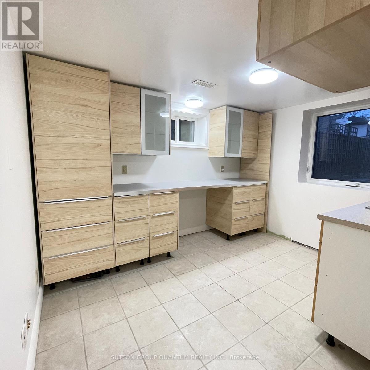 46 Woodlawn Avenue, Mississauga, Ontario  L5G 3K6 - Photo 23 - W12784522